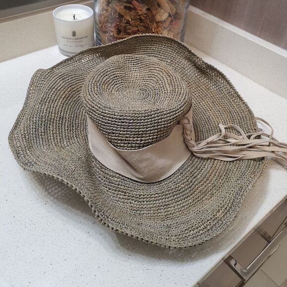 Elegant Beige Woven Sun Hat - Picture 1 of 4